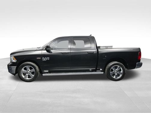Brilliant Black Crystal Pearlcoat 2019 RAM 1500 Big Horn