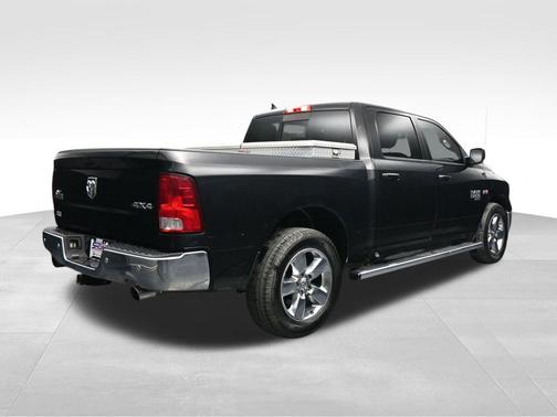 Brilliant Black Crystal Pearlcoat 2019 RAM 1500 Big Horn