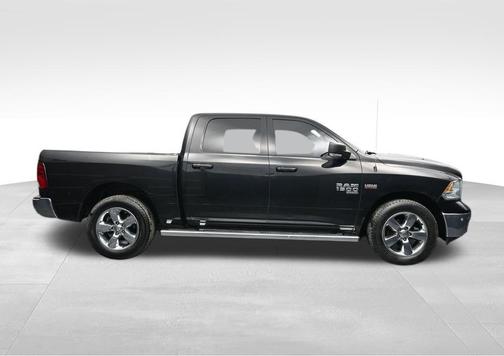 Brilliant Black Crystal Pearlcoat 2019 RAM 1500 Big Horn
