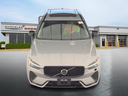 Silver Dawn Metallic 2023 Volvo XC60 B5 Plus Dark Theme