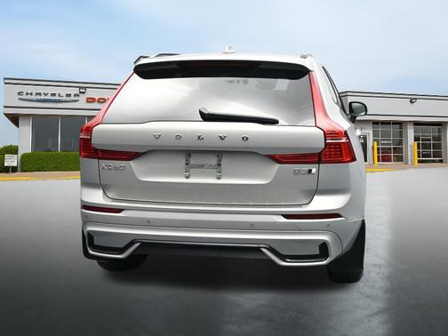 Silver Dawn Metallic 2023 Volvo XC60 B5 Plus Dark Theme
