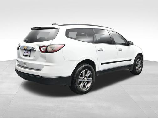 Summit White 2017 Chevrolet Traverse LS