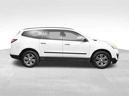 Summit White 2017 Chevrolet Traverse LS