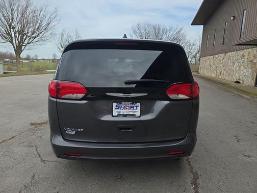 Granite Crystal Metallic Clearcoat 2023 Chrysler Voyager LX