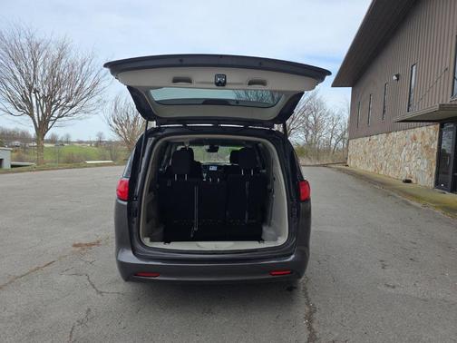 Granite Crystal Metallic Clearcoat 2023 Chrysler Voyager LX