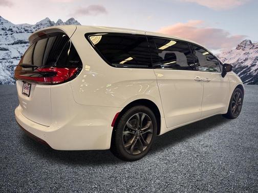 2026 Chrysler Pacifica L