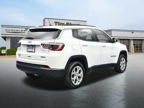 Bright White Clearcoat 2024 Jeep Compass Latitude