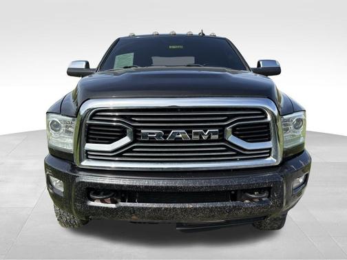 Brilliant Black Crystal Pearlcoat 2018 RAM 3500 Limited Mega Cab 4x4 6'4' Box
