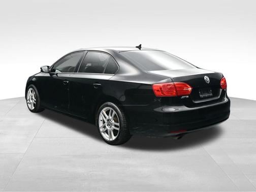 Black Uni 2014 Volkswagen Jetta Auto SE