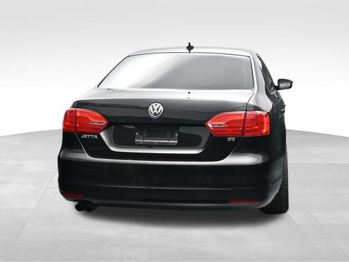 Black Uni 2014 Volkswagen Jetta Auto SE
