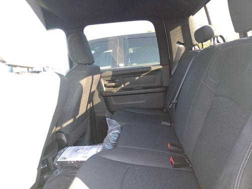 2025 RAM 2500 Tradesman Crew Cab 4x4 6'4' Box