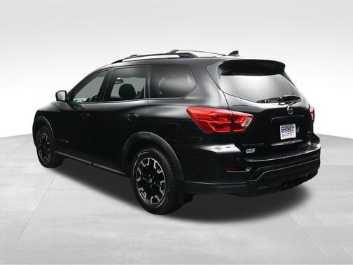Magnetic Black Pearl 2020 Nissan Pathfinder SL 4WD