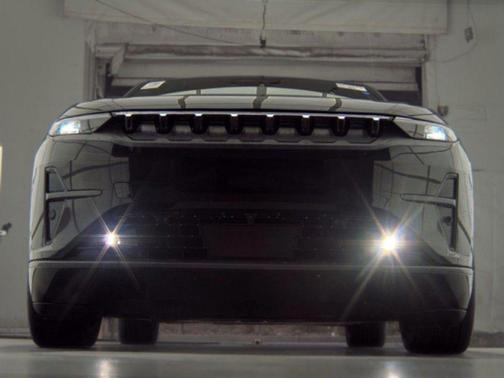 Diamond Black Crystal Pearlcoat 2024 Jeep Wagoneer S Launch Edition
