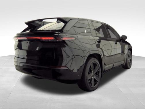 Diamond Black Crystal Pearlcoat 2024 Jeep Wagoneer S Launch Edition