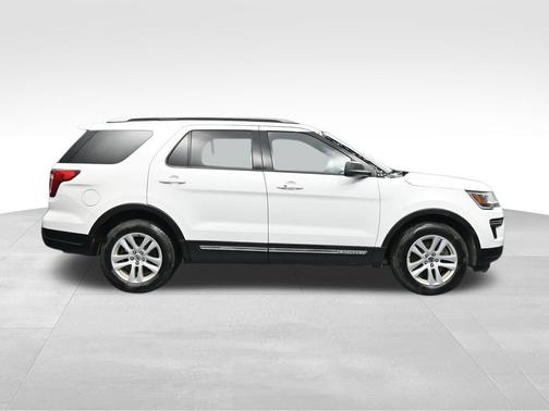 Oxford White 2018 Ford Explorer XLT