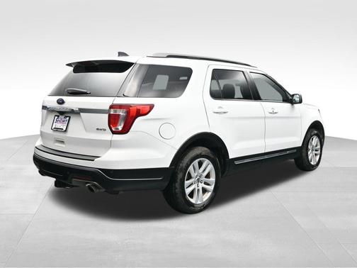 Oxford White 2018 Ford Explorer XLT
