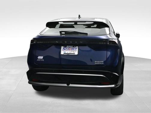 Deep Ocean Blue Pearl/Black Diamond Pearl 2024 Nissan ARIYA ENGAGE
