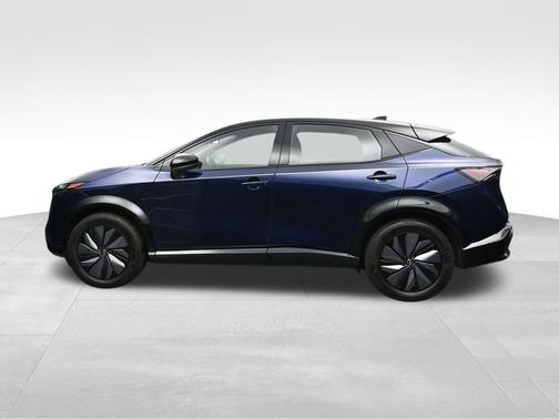 Deep Ocean Blue Pearl/Black Diamond Pearl 2024 Nissan ARIYA ENGAGE