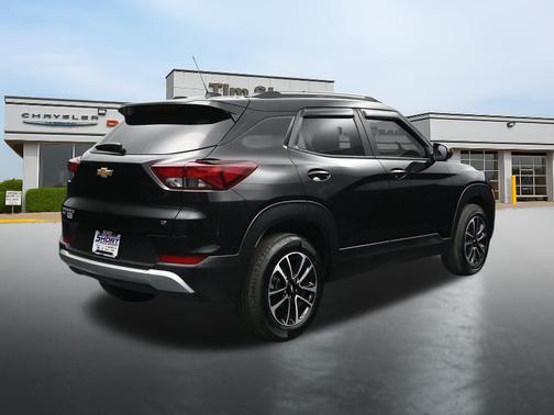 Mosaic Black Metallic 2026 Chevrolet Trailblazer LT