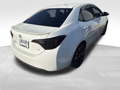 Super White 2017 Toyota Corolla SE