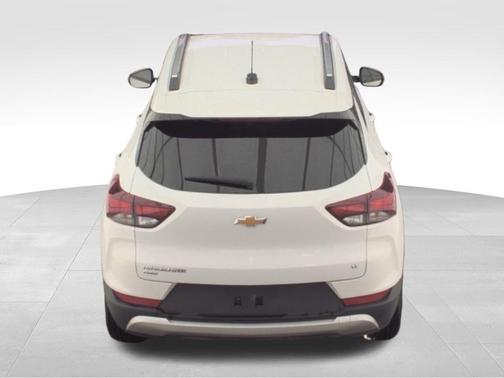 Summit White 2025 Chevrolet Trailblazer LT
