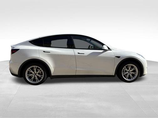 2021 Tesla Model Y Standard Range Rear-Wheel Drive
