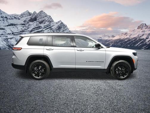 Silver Zynith 2026 Jeep Grand Cherokee L Altitude