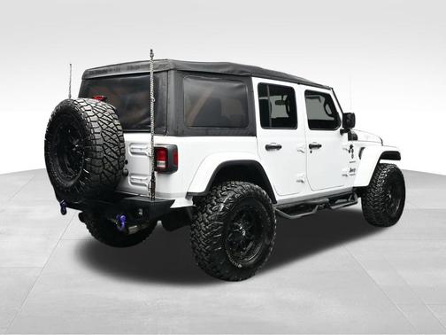 Bright White Clearcoat 2021 Jeep Wrangler Unlimited Sahara