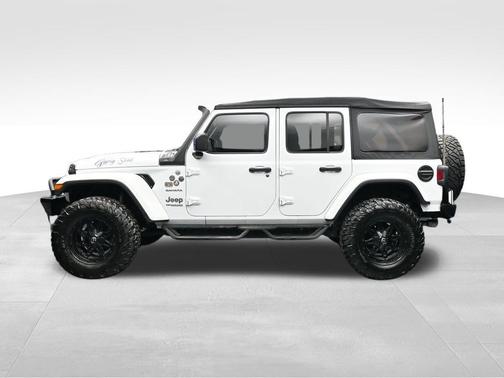 Bright White Clearcoat 2021 Jeep Wrangler Unlimited Sahara