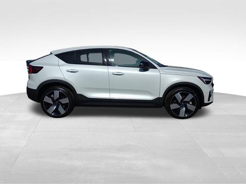 2024 Volvo C40 Recharge Pure Electric Twin Plus