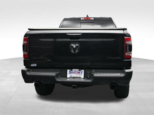 Diamond Black Crystal Pearlcoat 2019 RAM 1500 Big Horn