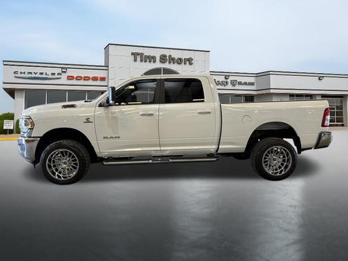 Bright White Clearcoat 2022 RAM 2500 Big Horn Crew Cab 4x4 6'4' Box