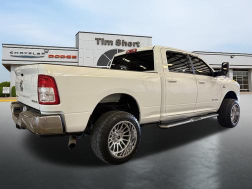 Bright White Clearcoat 2022 RAM 2500 Big Horn Crew Cab 4x4 6'4' Box
