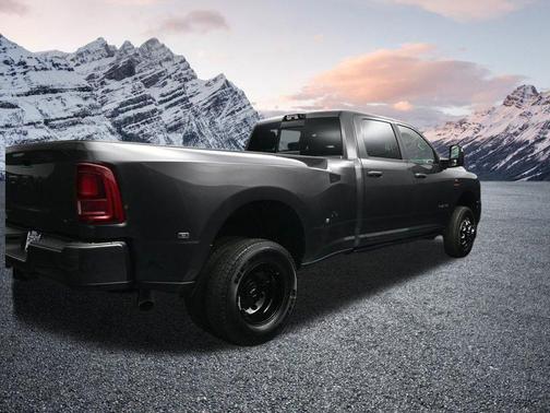 Granite Crystal Metallic Clearcoat 2027 RAM 3500 Laramie