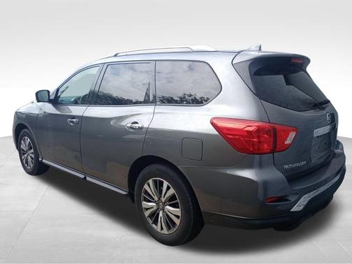 2020 Nissan Pathfinder SL 2WD