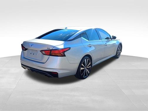 2021 Nissan Altima SR FWD