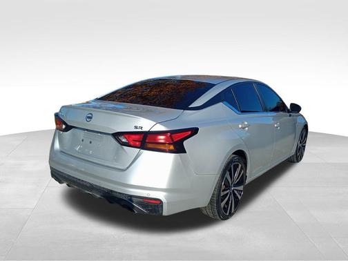 2021 Nissan Altima SR FWD