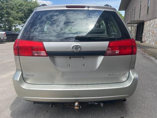 2004 Toyota Sienna LE