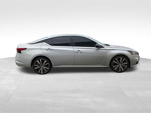 2021 Nissan Altima SR FWD