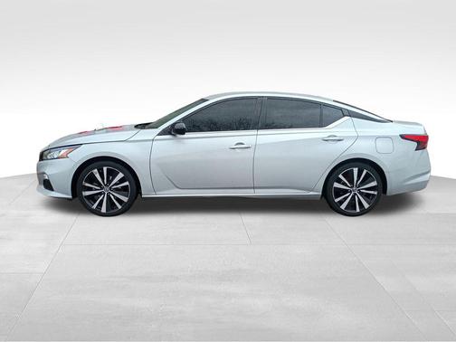 2021 Nissan Altima SR FWD