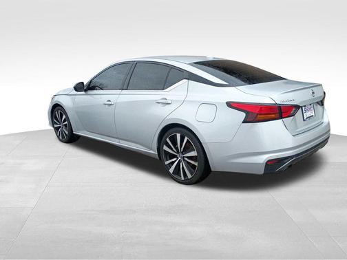 2021 Nissan Altima SR FWD