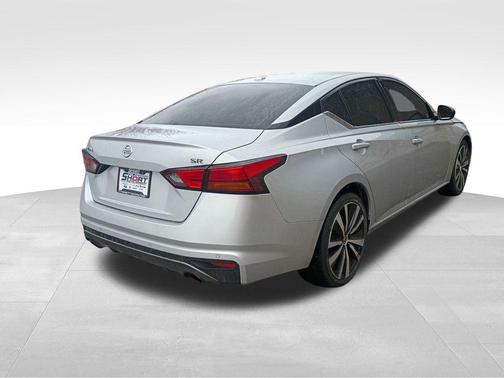 2021 Nissan Altima SR FWD