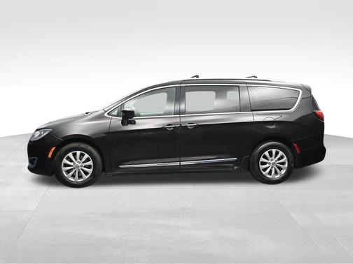 Dark Cordovan Pearlcoat 2018 Chrysler Pacifica Touring-L