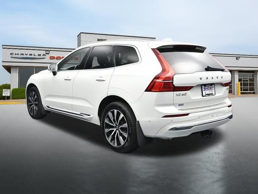 Crystal White Metallic 2023 Volvo XC60 B5 Plus Bright Theme