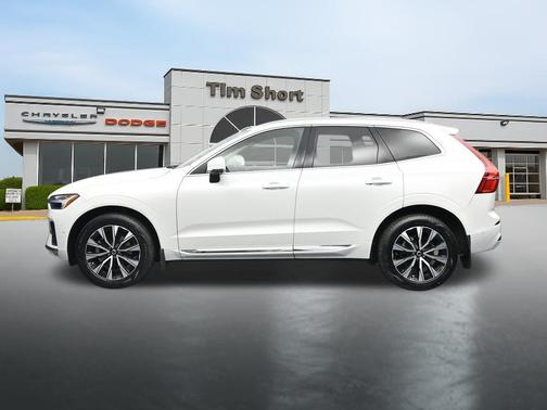 Crystal White Metallic 2023 Volvo XC60 B5 Plus Bright Theme