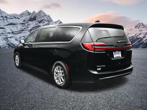 Diamond Black Crystal Pearlcoat 2027 Chrysler Pacifica L