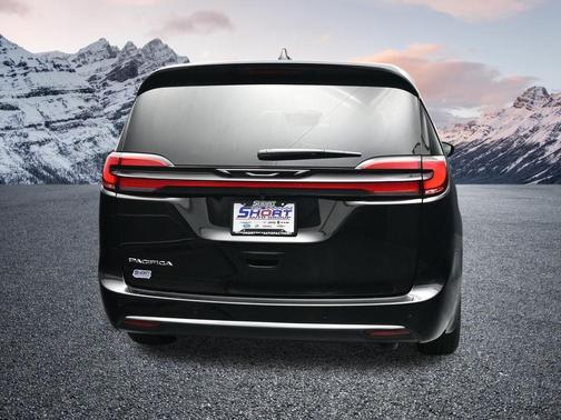 Diamond Black Crystal Pearlcoat 2027 Chrysler Pacifica L