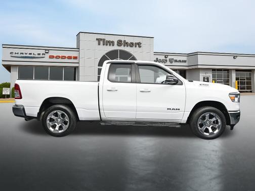 Bright White Clearcoat 2022 RAM 1500 Big Horn/Lone Star