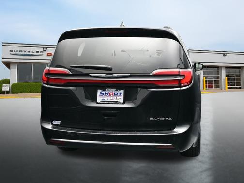 Brilliant Black Crystal Pearlcoat 2023 Chrysler Pacifica Limited