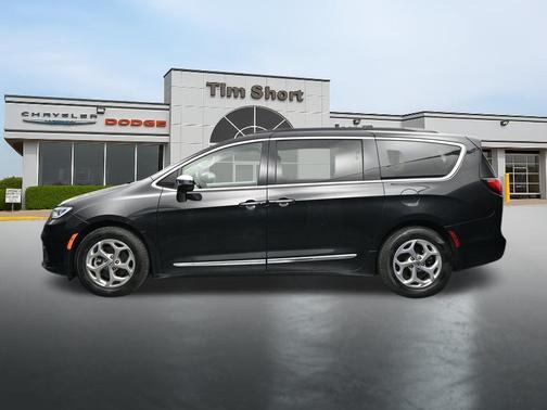 Brilliant Black Crystal Pearlcoat 2023 Chrysler Pacifica Limited
